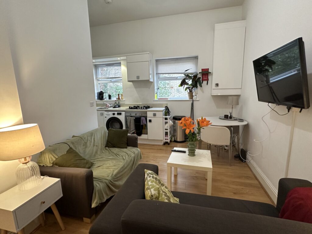 Flat 2 - Wilmslow Road - Withington - £170 PPPW